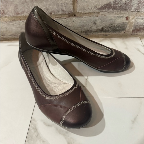 Brown Leather Privó by Clark’s Flats - Picture 1 of 6